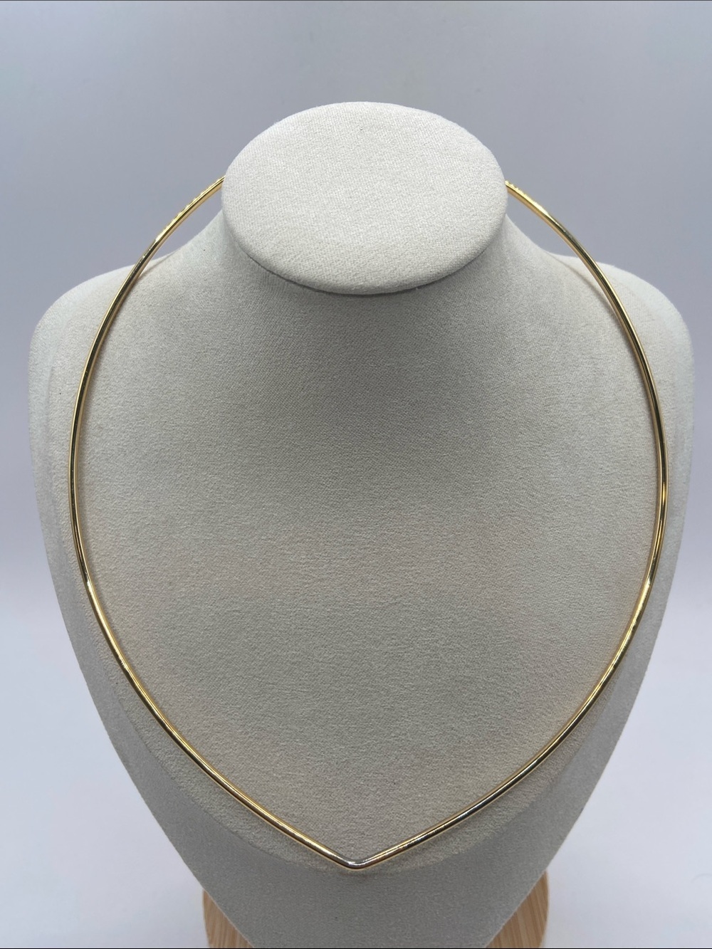Joan Rivers Yellow Gold Tone V Collar Neck Wire Necklace 18” Vintage Minimalist